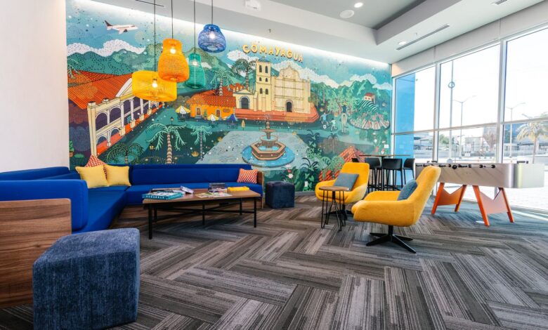 © 2026 Hilton Tru-by-Hilton-Distrito-Palmerola-Lobby-Mural
